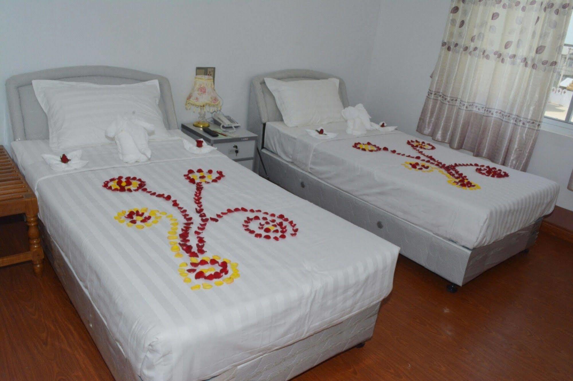 Myat Nan Taw Hotel Loikaw Exterior foto