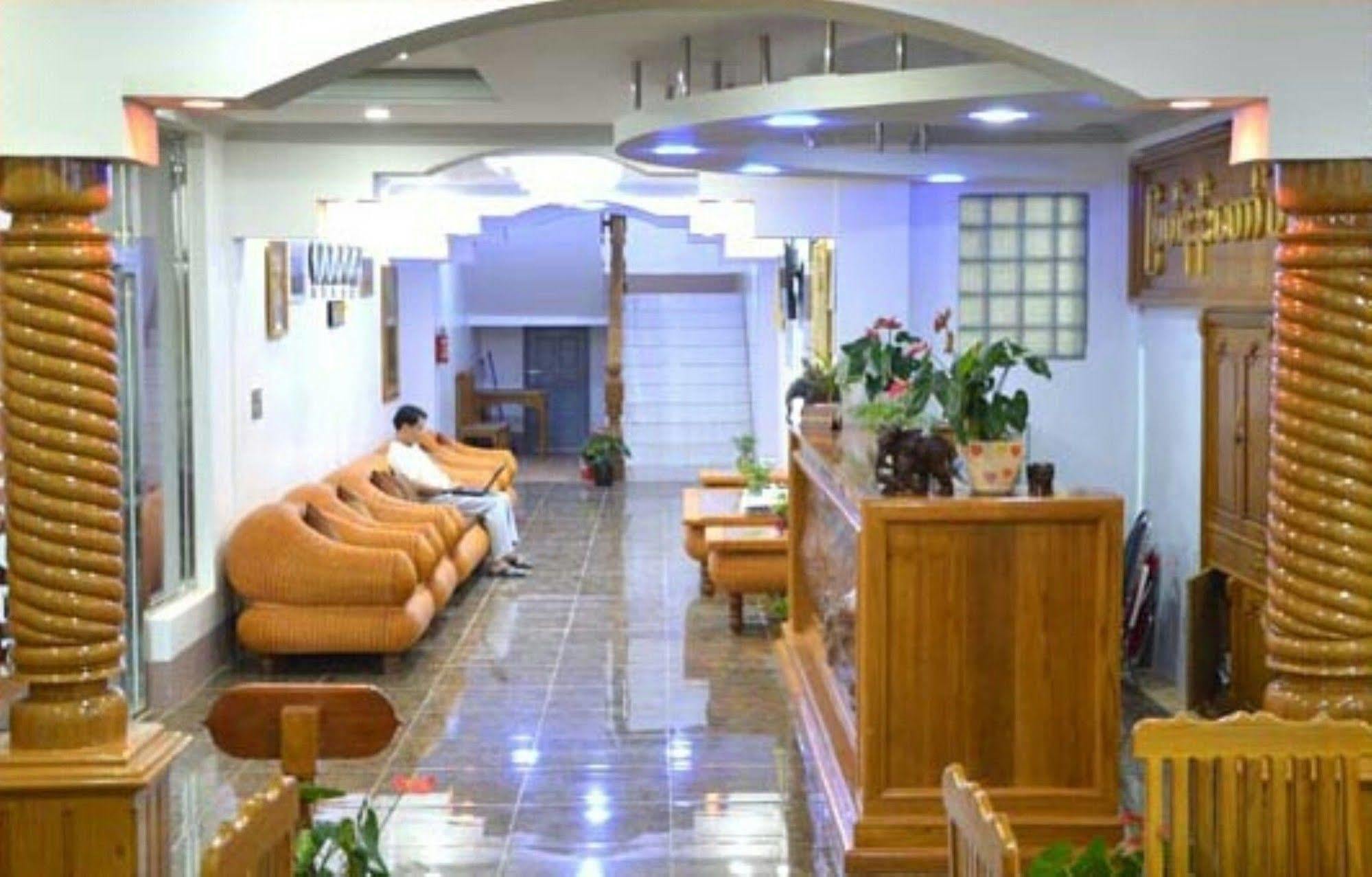 Myat Nan Taw Hotel Loikaw Exterior foto